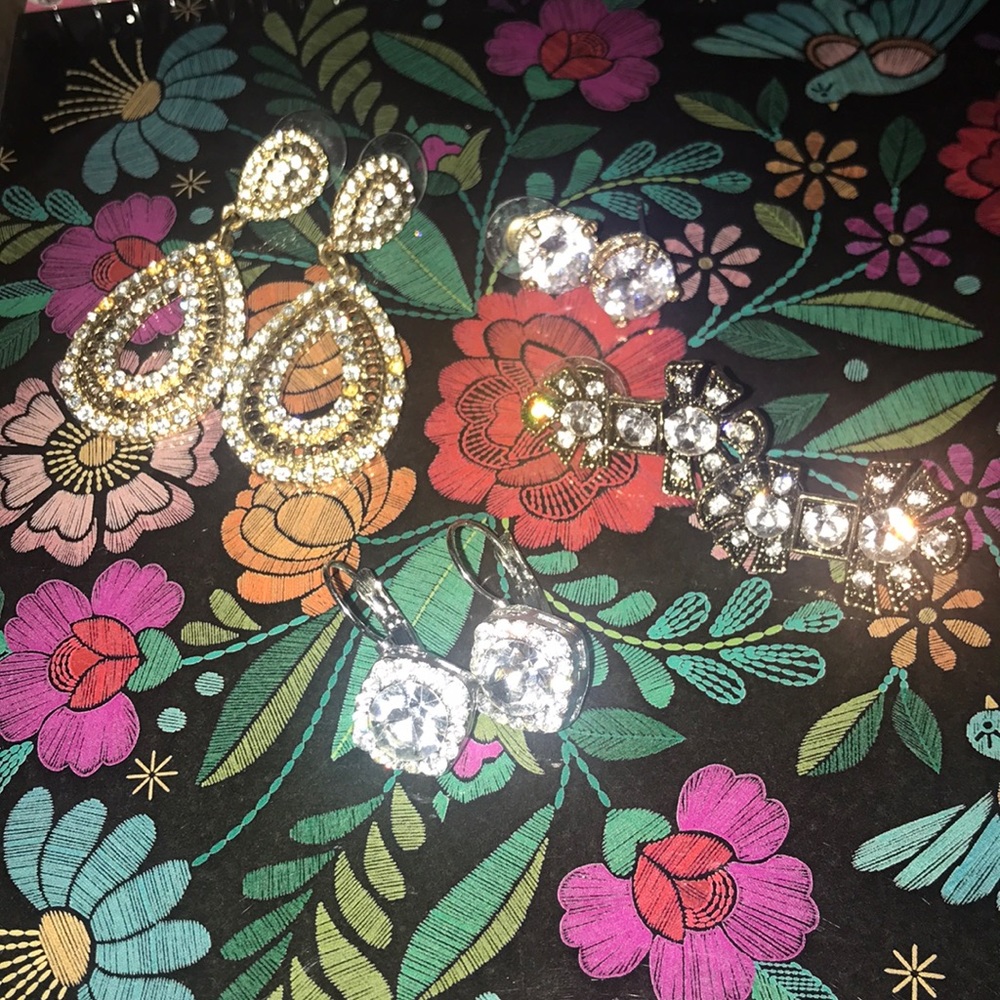 Bundle of fashion earrings!
